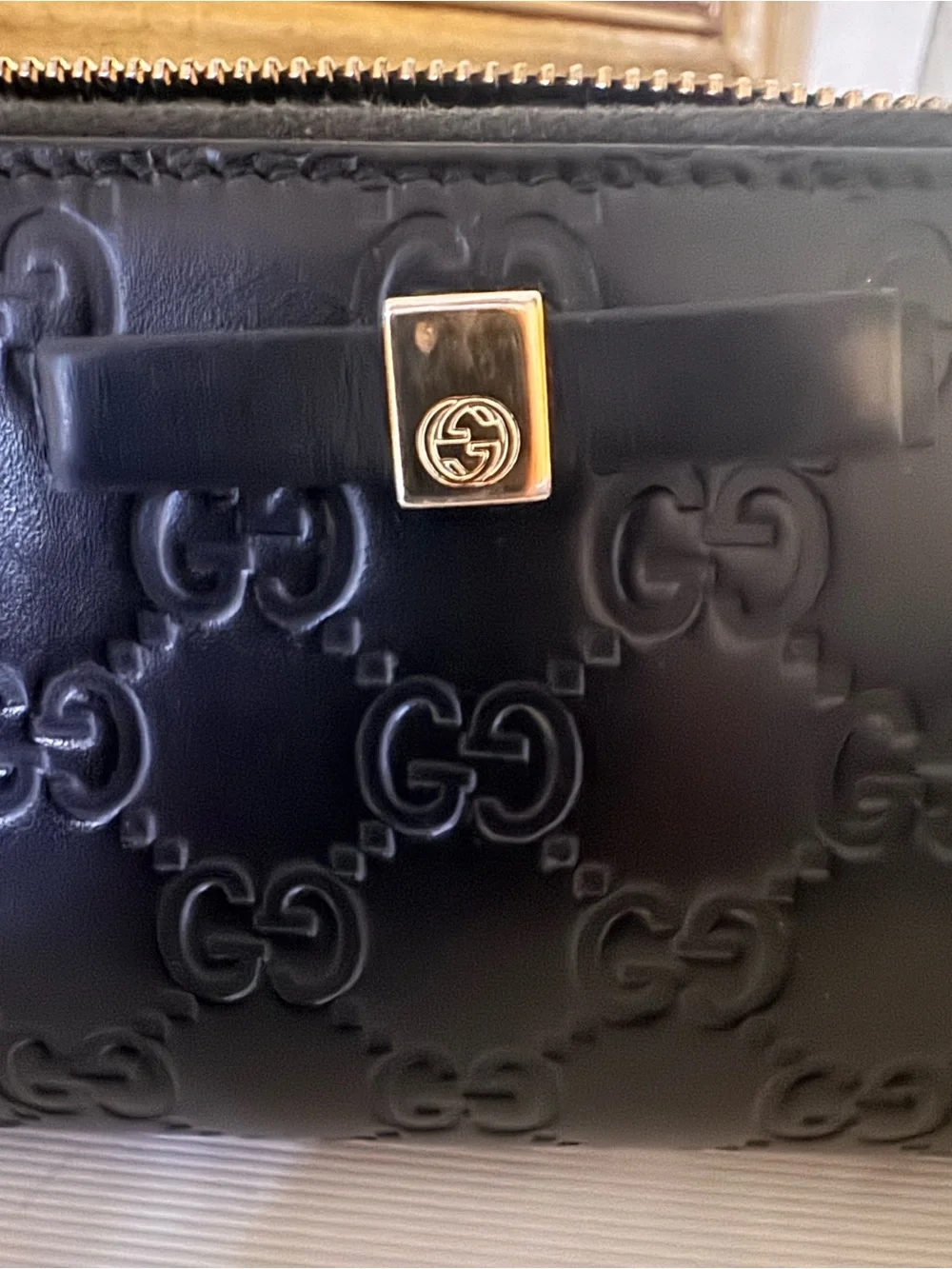 Gucci Black Embossed GG Leather AUTHENTIC Zip Card Holder with Bow